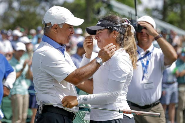 2026 Augusta National Women s Amateur golf tournament - Round 3 Maria Jose Marin (R) of Colombia reacts with her father Jose Marin (L) on the 18th green after winning the 2026 Augusta National Women s Amateur golf tournament at the Augusta National Golf Club in Augusta, Georgia, USA, 04 April 2026. AUGUSTA GEORGIA United States  Copyright: xERIKxS.xLESSERx