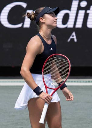 April 4, 2026: Iva Jovic (USA) loses to Jessica Pegula (USA) 6-4, 5-7, 6-3, at the Credit One Charleston Open being played at Credit One Staduim in Charleston, South Carolina, {USA} Ã‚ Tennisclix Charleston USA - ZUMAc04_ 20260404_zma_c04_055 Copyright: xLesliexBillmanx