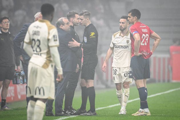 April 4, 2026, Villeneuve-D ascq, France, France: Referee Francois LETEXIER during the Ligue 1 match between Lille OSC (LOSC) and RC Lens at Pierre Mauroy Stadium on April 04, 2026 in Villeneuve-d Ascq near Lille, France. Villeneuve-D ascq France - ZUMAm308 20260404_zsp_m308_009 Copyright: xMatthieuxMirvillex