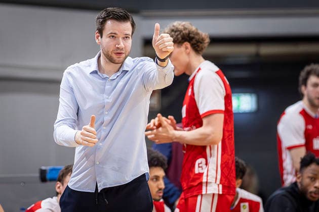 Barmer 2 Basketball Bundesliga ProA Bayer Giants Leverkusen vs RheinStars Cologne, 04 04 26 Leverkusen, 04 04 26 Oliver Elling Assistant Coach RheinStars Cologne during the game of the Barmer 2 Basketball Bundesliga ProA Bayer Giants Leverkusen vs RheinStars Cologne in the Ostermann Arena in Leverkusen Copyright: xBEAUTIFULxSPORTS LeahxKohringx