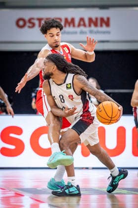 Barmer 2 Basketball Bundesliga ProA Bayer Giants Leverkusen vs RheinStars Koeln, 04 04 26 Leverkusen, 04 04 26 Maximilian Begue RheinStars Cologne, 9 and Kobe Langley Bayer Giants Leverkusen, 8 during the game of the Barmer 2 Basketball Bundesliga ProA Bayer Giants Leverkusen vs RheinStars Koeln at the Ostermann Arena in Leverkusen Copyright: xBEAUTIFULxSPORTS LeahxKohringx