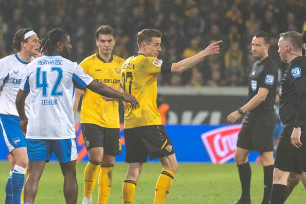 04 04 2026, Germany, Soccer, Dynamo Dresden vs Hertha BSC, Matchday 28, Season 2025 2026, Rudolf Harbig Stadion Dispute between Dynamo Dresden and Hertha BSC, Zeefuik Deyovaisio Hertha BSC, 42 , Hauptmann Niklas Dynamo Dresden, 27 Copyright: xMichellexLukax