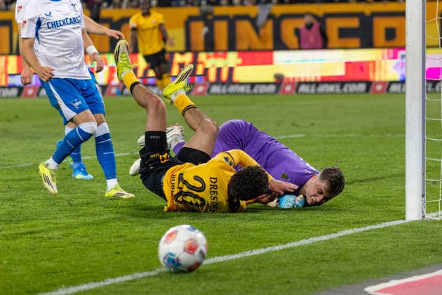 04 04 2026, Germany, Soccer, Dynamo Dresden vs Hertha BSC, Matchday 28, Season 2025 2026, Rudolf Harbig Stadion Bobzien Ben Dynamo Dresden, 20 in duel against Ernst Tjark Hertha BSC, 1 Copyright: xMichellexLukax