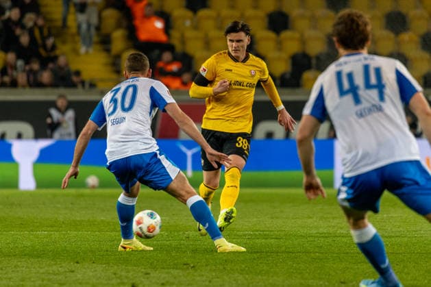 04 04 2026, Germany, Soccer, Dynamo Dresden vs Hertha BSC, Matchday 28, Season 2025 2026, Rudolf Harbig Stadion Keller Thomas Dynamo Dresden, 39 , Seguin Paul Hertha BSC, 30 Copyright: xMichellexLukax