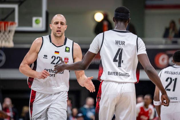 Barmer 2 Basketball Bundesliga ProA Bayer Giants Leverkusen vs RheinStars Koeln, 04 04 26 Leverkusen, 04 04 26 Dennis Heinzmann Bayer Giants Leverkusen, 22 and Lok Lol Wur Bayer Giants Leverkusen, 4 during the game of the Barmer 2 Basketball Bundesliga ProA Bayer Giants Leverkusen vs RheinStars Koeln at the Ostermann Arena in Leverkusen Copyright: xBEAUTIFULxSPORTS LeahxKohringx