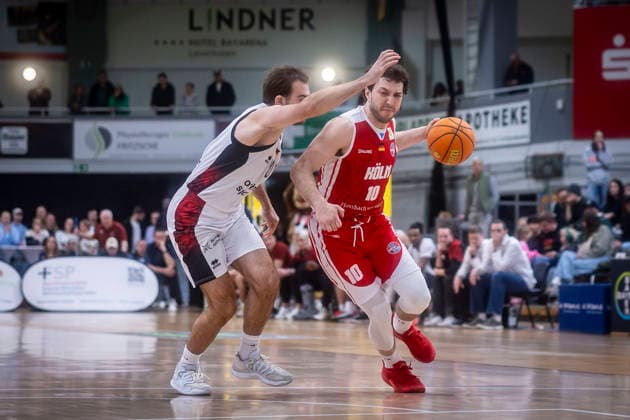 Barmer 2 Basketball Bundesliga ProA Bayer Giants Leverkusen vs RheinStars Cologne, 04 04 26 Leverkusen, 04 04 26 Sebastian Brach Bayer Giants Leverkusen, 10 and Haris Hujic RheinStars Cologne, 10 during the game of the Barmer 2 Basketball Bundesliga ProA Bayer Giants Leverkusen vs RheinStars Cologne at the Ostermann Arena in Leverkusen Copyright: xBEAUTIFULxSPORTS LeahxKohringx