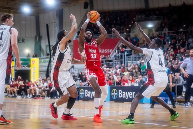 Barmer 2 Basketball Bundesliga ProA Bayer Giants Leverkusen vs RheinStars Koeln, 04 04 26 Leverkusen, 04 04 26 Kobe Langley Bayer Giants Leverkusen, 8 and Lok Lol Wur Bayer Giants Leverkusen, 4 vs Michael Jordan Miller RheinStars Cologne, 23 during the Barmer 2 Basketball Bundesliga ProA Bayer Giants Leverkusen vs RheinStars Koeln game at the Ostermann Arena in Leverkusen Copyright: xBEAUTIFULxSPORTS LeahxKohringx