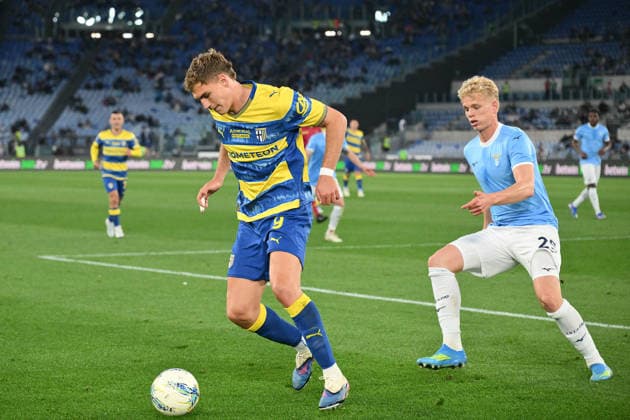 CALCIO - Serie A - SS Lazio vs Parma Calcio Mateo Pellegrino of Parmaunder pressure from Oliver Provstgaard of SS Lazio during the match of 31th day of the Serie A Championship between S.S.Lazio and Parma at the Olimpico Stadium on Apr 4, 2026 in Rome, Italy. during SS Lazio vs Parma Calcio, Italian soccer Serie A match in Rome, Italy, April 04 2026 Rome Italy  Copyright: xIPAxSport ABACAx