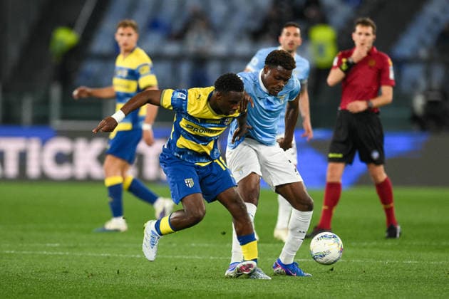 CALCIO - Serie A - SS Lazio vs Parma Calcio Fisayo Dele-Bashiru of SS Lazio under pressure from Mandela Keita of Parma during the match of 31th day of the Serie A Championship between S.S.Lazio and Parma at the Olimpico Stadium on Apr 4, 2026 in Rome, Italy. during SS Lazio vs Parma Calcio, Italian soccer Serie A match in Rome, Italy, April 04 2026 Rome Italy  Copyright: xIPAxSport ABACAx