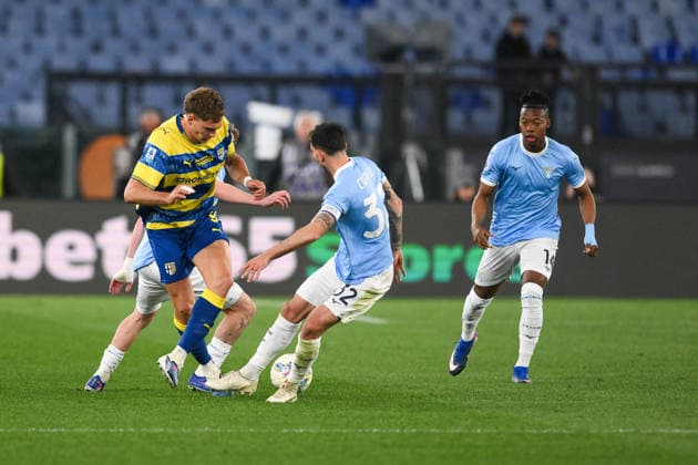 CALCIO - Serie A - SS Lazio vs Parma Calcio Mateo Pellegrino of Parma under pressure from Danilo Cataldi of SS Lazio during the match of 31th day of the Serie A Championship between S.S.Lazio and Parma at the Olimpico Stadium on Apr 4, 2026 in Rome, Italy. during SS Lazio vs Parma Calcio, Italian soccer Serie A match in Rome, Italy, April 04 2026 Rome Italy  Copyright: xIPAxSport ABACAx