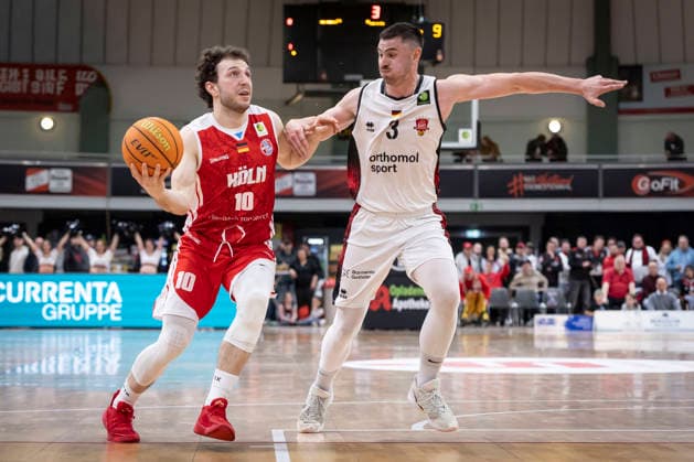 Barmer 2 Basketball Bundesliga ProA Bayer Giants Leverkusen vs RheinStars Koeln, 04 04 26 Leverkusen, 04 04 26 Haris Hujic RheinStars Cologne, 10 and Luca Finn Kahl Bayer Giants Leverkusen, 3 during the game of the Barmer 2 Basketball Bundesliga ProA Bayer Giants Leverkusen vs RheinStars Koeln at the Ostermann Arena in Leverkusen Copyright: xBEAUTIFULxSPORTS LeahxKohringx