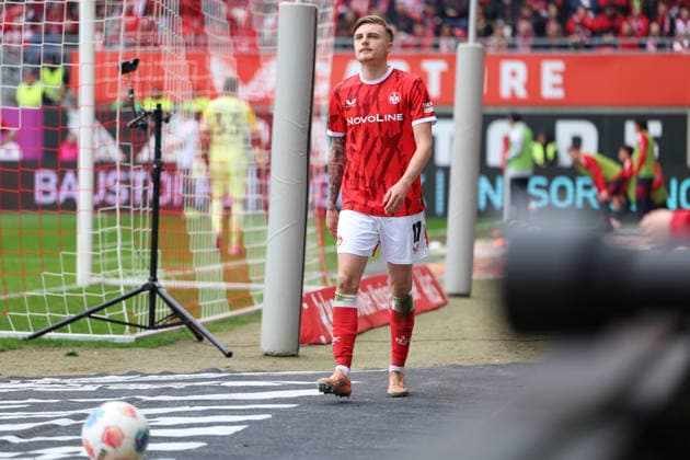 04 04 2026, xrekx, Fußball 2 Bundesliga, 1 FC Kaiserslautern Fortuna Düsseldorf v l Norman Bassette 1 FC Kaiserslautern Substitution DFL DFB REGULATIONS PROHIBIT ANY USE OF PHOTOGRAPHS as IMAGE SEQUENCES and or QUASI VIDEO Kaiserslautern
