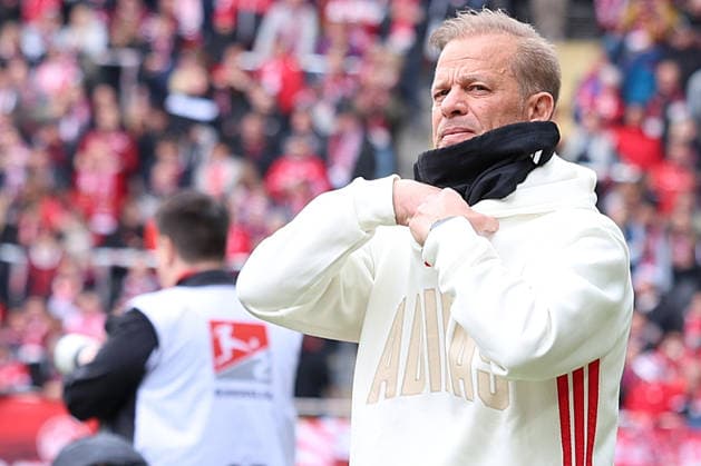 04 04 2026, xrekx, Fußball 2 Bundesliga, 1 FC Kaiserslautern Fortuna Düsseldorf v l Markus Anfang Trainer Fortuna Duesseldorf Schlauschal DFL DFB REGULATIONS PROHIBIT ANY USE OF PHOTOGRAPHS as IMAGE SEQUENCES and or QUASI VIDEO Kaiserslautern