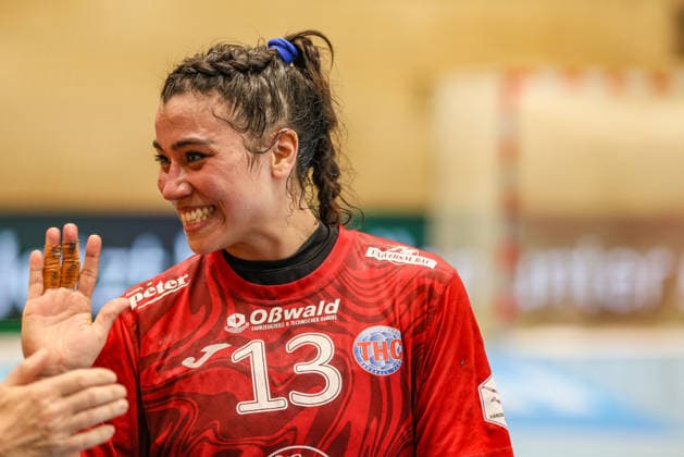 GER, Bad Langensalza, Thüringer HC vs HSG Bensheim Auerbach Flames, Alsco Handball Bundesliga Frauen, Handball, DHB, Spielzeit 2025 2026, Weststadthalle Bensheim, 22 Spieltag im Bild Joy and emotions after the victory, Cheers, Thüringer HC defeats the Bensheim Flames, Giulia Guarieiro Thüringer HC Frauen 13 DFB DFL REGULATIONS PROHIBIT ANY USE OF PHOTOGRAPHS AS IMAGE SEQUENCES AND OR QUASI VIDEO, 04 04 2026 Copyright: HMBxMedia HendrikxHamelau