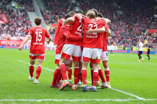 04 04 2026, xrekx, Fußball 2 Bundesliga, 1 FC Kaiserslautern Fortuna Düsseldorf v l Torjubel nach dem Tor zum celebrating the goal celebrate 2 0 durch Semih Sahin 1 FC Kaiserslautern DFL DFB REGULATIONS PROHIBIT ANY USE OF PHOTOGRAPHS as IMAGE SEQUENCES and or QUASI VIDEO Kaiserslautern