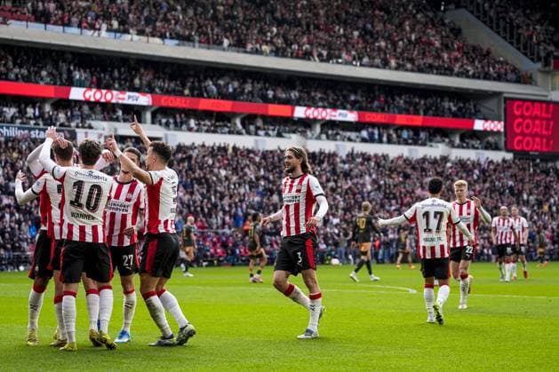 EINDHOVEN - PSV players celebrate the 3-2 during the Dutch Eredivisie match between PSV and FC Utrecht at the Philips Stadium on April 4, 2026, in Eindhoven, the Netherlands. TOBIAS KLEUVER ANP Eredivisie 2025-2026 xVIxANPxSportx xxANPxIVx 555061577 originalFilename: 555061577.jpg