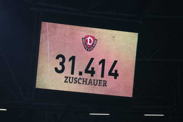 04 04 2026 Soccer Men 2025 2026 2 Bundesliga 28 Matchday SG Dynamo Dresden Hertha BSC Rudolf Harbig Stadion Dresden The number of spectators is displayed on the scoreboard Dresden Saxony Germany