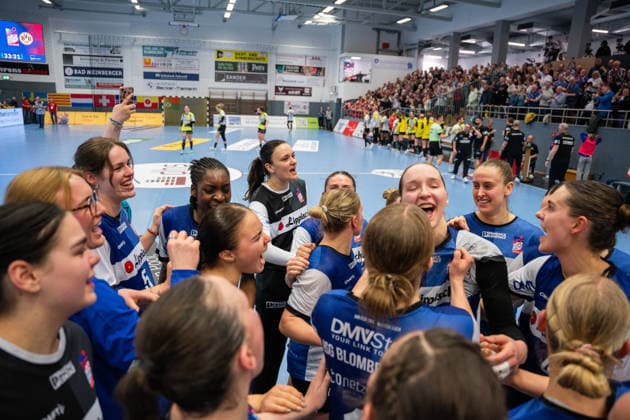 HSG Blomberg Lippe GER vs Borussia Dortmund GER , Handball, 1 Handball Bundesliga Women, 22 Matchday, 4 4 2026, Season 2025 2026, Blomberg The players of HSG Blomberg Lippe GER cheer and celebrate after the victory against Borussia Dortmund GER with 33 31 In focus Nicole Roth HSG Blomberg Lippe, 61 Blomberg Sporthalle an der Ulmenallee Germany