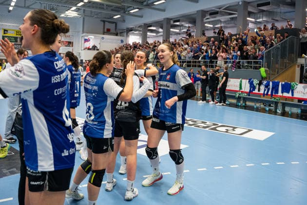 HSG Blomberg Lippe GER vs Borussia Dortmund GER , Handball, 1 Handball Bundesliga Women, 22 Matchday, 4 4 2026, Season 2025 2026, Blomberg Elin Magnusdottir HSG Blomberg Lippe, 33 and Nieke Kuehne HSG Blomberg Lippe, 09 are happy after the victory against Borussia Dortmund GER with 33 31 Blomberg Sporthalle an der Ulmenallee Germany