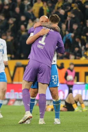 04 04 2026 Soccer Men 2025 2026 2 Bundesliga 28 Matchday SG Dynamo Dresden Hertha BSC Rudolf Harbig Stadion Dresden Toni Leistner Berlin, 37, white celebrates with Tjark Ernst Berlin, 1, purple after the match Dresden Saxony Germany