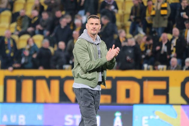 04 04 2026 Soccer Men 2025 2026 2 Bundesliga 28 Matchday SG Dynamo Dresden Hertha BSC Rudolf Harbig Stadion Dresden Stefan Kutschke in front of the K Block Dresden Saxony Germany