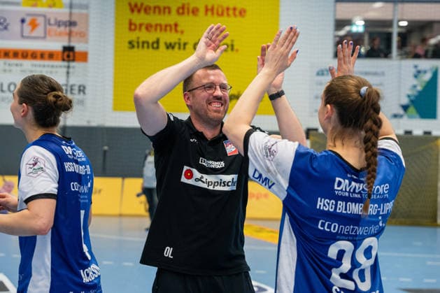HSG Blomberg Lippe GER vs Borussia Dortmund GER , Handball, 1 Handball Bundesliga Women, 22 Matchday, 4 4 2026, Season 2025 2026, Blomberg Oliver Lippert HSG Blomberg Lippe, Team manager and Malin Sandberg HSG Blomberg Lippe, 28 are happy after the victory against Borussia Dortmund GER with 33 31 Blomberg Sporthalle an der Ulmenallee Germany