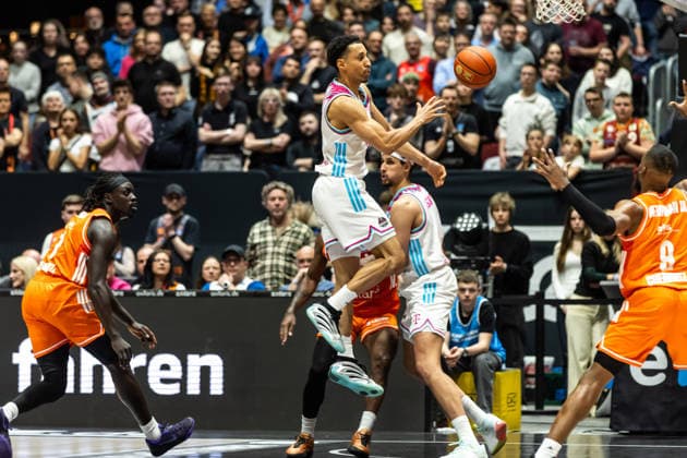 GER, easy Credit Basketball Bundesliga, Niners Chemnitz Telekom Baskets Bonn 04 04 2026, Messe, Chemnitz, GER, easy Credit Basketball Bundesliga, Niners Chemnitz Telekom Baskets Bonn Joel Aminu Telekom Baskets Bonn, 21 Foto Alexander Trienitz Chemnitz Messe Sachsen Germany