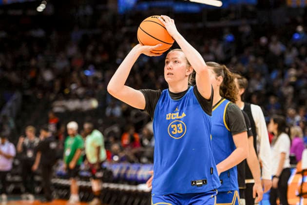 NCAA, College League, USA Basketball: Final Four-UCLA press conference, PK, Pressekonferenz and Practice UCLA Bruins forward Amanda Muse (33) takes shots during an open NCAA Final Four practice at the Mortgage Matchup Center on April 4, 2026 in Phoenix Arizona. (Thomas Fernandez Image of Phoenix Arizona United States EDITORIAL USE ONLY Copyright: xImagexofxSportx ThomasxFernandezx iosphotos403974