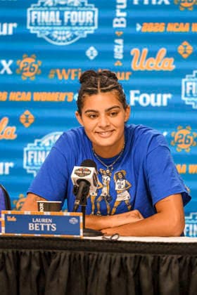 NCAA, College League, USA Basketball: Final Four-UCLA press conference, PK, Pressekonferenz and Practice UCLA Bruins center Lauren Betts (51) addresses the media during a press conference at the Mortgage Matchup Center on April 4, 2026 in Phoenix, Arizona. (Thomas Fernandez Image of . Phoenix Arizona United States EDITORIAL USE ONLY Copyright: xImagexofxSportx ThomasxFernandezx iosphotos404004