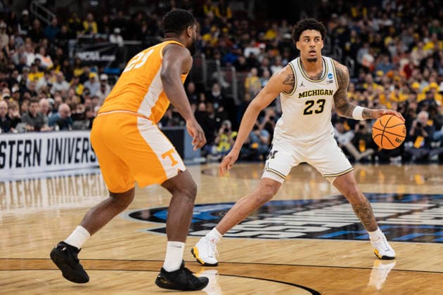 Michigan Wolverines Vs Tennessee Volunteers in Chicago, US - 29 Mar 2026 Yaxel Landeborg (R) of the Michigan Wolverines in action against Jaylen Carey (L) of the Tennessee Volunteers in the Elite Eight round of the NCAA, College League, USA Men s Basketball Tournament at the United Center. Final score; Michigan 95-62 Tennessee. Chicago United States Copyright: xNicholasxMullerx xSOPAxImagesx NMULLER_MICH_TENN_NCAAELITE8(8)
