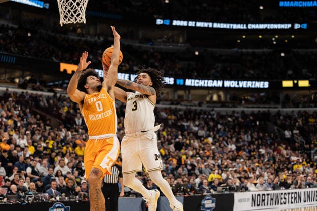 Michigan Wolverines Vs Tennessee Volunteers in Chicago, US - 29 Mar 2026 Elliot Cadeau (R) of the Michigan Wolverines in action against Ja’Kobi Gillespie (L) of the Tennessee Volunteers in the Elite Eight round of the NCAA, College League, USA Men s Basketball Tournament at the United Center. Final score; Michigan 95-62 Tennessee. Chicago United States Copyright: xNicholasxMullerx xSOPAxImagesx NMULLER_MICH_TENN_NCAAELITE8(24)