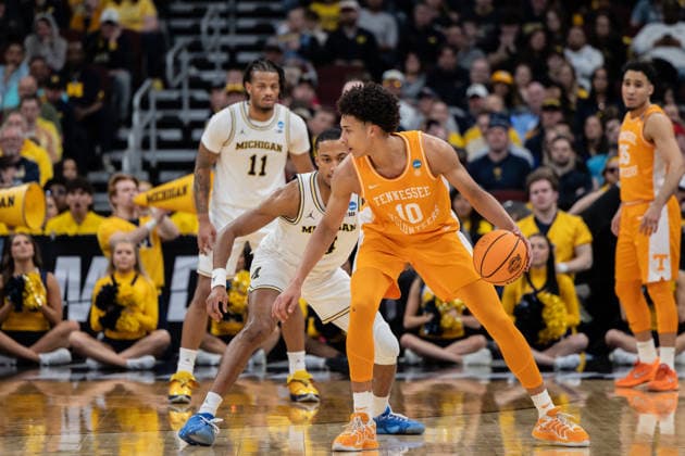 Michigan Wolverines Vs Tennessee Volunteers in Chicago, US - 29 Mar 2026 Nate Ament (R) of the Tennessee Volunteers in action against Nimari Burnett (L) of the Michigan Wolverines in the Elite Eight round of the NCAA, College League, USA Men s Basketball Tournament at the United Center. Final score; Michigan 95-62 Tennessee. Chicago United States Copyright: xNicholasxMullerx xSOPAxImagesx NMULLER_MICH_TENN_NCAAELITE8(21)