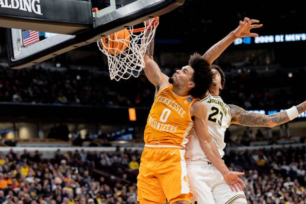 Michigan Wolverines Vs Tennessee Volunteers in Chicago, US - 29 Mar 2026 Ja’Kobi Gillespie (R) of the Tennessee Volunteers in action against Yaxel Landeborg (L) of the Michigan Wolverines in the Elite Eight round of the NCAA, College League, USA Men s Basketball Tournament at the United Center. Final score; Michigan 95-62 Tennessee. Chicago United States Copyright: xNicholasxMullerx xSOPAxImagesx NMULLER_MICH_TENN_NCAAELITE8(33)