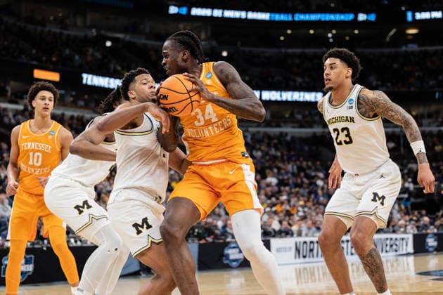 March 29, 2026, Chicago, Illinois, United States: Felix Okpara (R) of the Tennessee Volunteers in action against Trey McKenney (L) of the Michigan Wolverines in the Elite Eight round of the NCAA, College League, USA Men s Basketball Tournament at the United Center. Final score; Michigan 95-62 Tennessee. Chicago United States - ZUMAs197 20260329_aaa_s197_877 Copyright: xNicholasxMullerx