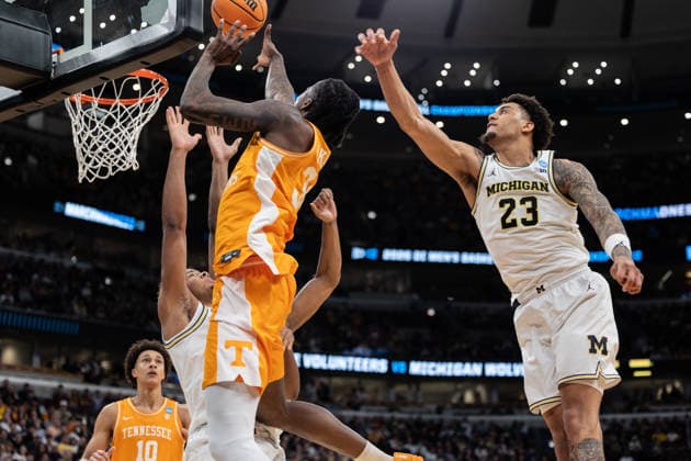 Michigan Wolverines Vs Tennessee Volunteers in Chicago, US - 29 Mar 2026 Felix Okpara (L) of the Tennessee Volunteers in action against Yaxel Lendeborg (R) of the Michigan Wolverines in the Elite Eight round of the NCAA, College League, USA Men s Basketball Tournament at the United Center. Final score; Michigan 95-62 Tennessee. Chicago United States Copyright: xNicholasxMullerx xSOPAxImagesx NMULLER_MICH_TENN_NCAAELITE8(37)