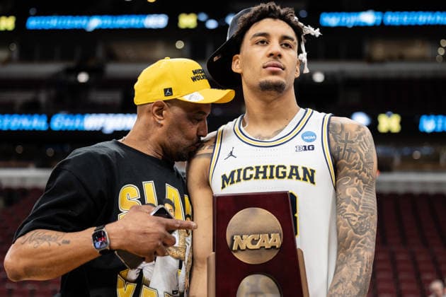 Michigan Wolverines Vs Tennessee Volunteers in Chicago, US - 29 Mar 2026 Yaxel Lendeborg (R) of the Michigan Wolverines celebrates with his father (L) after a win against the Tennessee Volunteers in the Elite Eight round of the NCAA, College League, USA Men s Basketball Tournament at the United Center. Final score; Michigan 95-62 Tennessee. Chicago United States Copyright: xNicholasxMullerx xSOPAxImagesx NMULLER_MICH_TENN_NCAAELITE8(49)