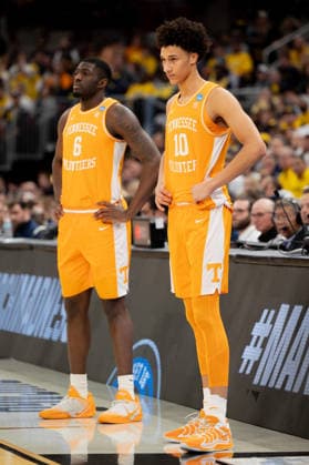 March 29, 2026, Chicago, Illinois, United States: Nate Ament (R) and Jaylen Carey (L) of the Tennessee Volunteers in action against the Michigan Wolverines in the Elite Eight round of the NCAA, College League, USA Men s Basketball Tournament at the United Center. Final score; Michigan 95-62 Tennessee. Chicago United States - ZUMAs197 20260329_aaa_s197_890 Copyright: xNicholasxMullerx