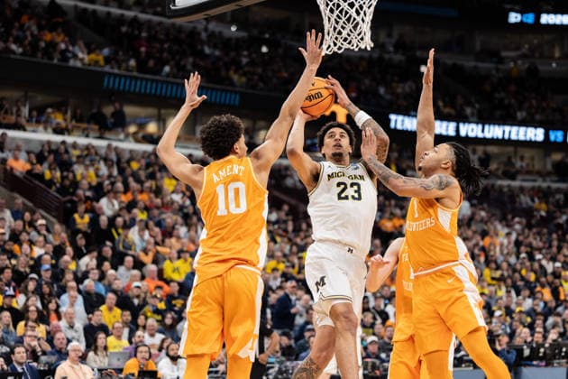March 29, 2026, Chicago, Illinois, United States: Yaxel Landeborg (C) of the Michigan Wolverines in action against Nate Ament (L) of the Tennessee Volunteers in the Elite Eight round of the NCAA, College League, USA Men s Basketball Tournament at the United Center. Final score; Michigan 95-62 Tennessee. Chicago United States - ZUMAs197 20260329_aaa_s197_895 Copyright: xNicholasxMullerx