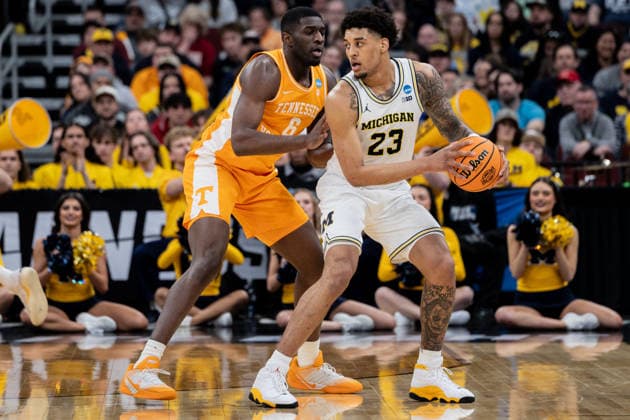 March 29, 2026, Chicago, Illinois, United States: Yaxel Landeborg (R) of the Michigan Wolverines in action against Jaylen Carey (L) of the Tennessee Volunteers in the Elite Eight round of the NCAA, College League, USA Men s Basketball Tournament at the United Center. Final score; Michigan 95-62 Tennessee. Chicago United States - ZUMAs197 20260329_aaa_s197_898 Copyright: xNicholasxMullerx
