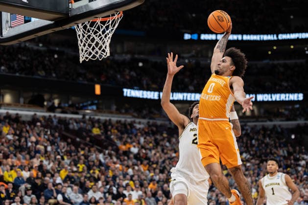 March 29, 2026, Chicago, Illinois, United States: Ja™Kobi Gillespie (R) of the Tennessee Volunteers in action against Yaxel Landeborg (L) of the Michigan Wolverines in the Elite Eight round of the NCAA, College League, USA Men s Basketball Tournament at the United Center. Final score; Michigan 95-62 Tennessee. Chicago United States - ZUMAs197 20260329_aaa_s197_899 Copyright: xNicholasxMullerx