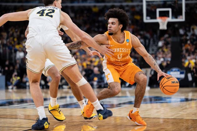 March 29, 2026, Chicago, Illinois, United States: Ja™Kobi Gillespie (R) of the Tennessee Volunteers in action against Will Tschetter (L) of the Michigan Wolverines in the Elite Eight round of the NCAA, College League, USA Men s Basketball Tournament at the United Center. Final score; Michigan 95-62 Tennessee. Chicago United States - ZUMAs197 20260329_aaa_s197_904 Copyright: xNicholasxMullerx