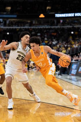 March 29, 2026, Chicago, Illinois, United States: Nate Ament (R) of the Tennessee Volunteers in action against Yaxel Landeborg (L) of the Michigan Wolverines in the Elite Eight round of the NCAA, College League, USA Men s Basketball Tournament at the United Center. Final score; Michigan 95-62 Tennessee. Chicago United States - ZUMAs197 20260329_aaa_s197_905 Copyright: xNicholasxMullerx
