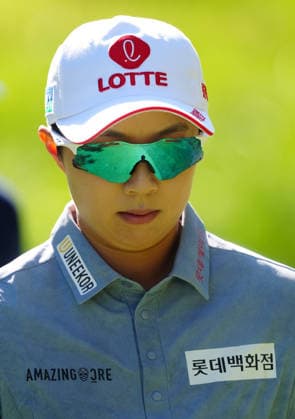 LAS VEGAS, NV - APRIL 03: LPGA, Golf Damen golfer Hyo Joo Kim walks to the 8th tee during the second round of the Aramco Championship on April 3, 2026, at Shadow Creek Golf Course in Las Vegas, Nevada. (Photo by Brian Spurlock Icon Sportswire) GOLF: APR 03 LPGA Aramco Championship EDITORIAL USE ONLY Icon26040317