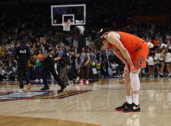 April 4, 2026, Indianapolis, Indiana, USA: Illinois BEN HUMRICHOUS bows his head on the court after a 71-62 loss to UConn in the Final Four of the NCAA, College League, USA Tournament on Saturday at Lucas Oil Stadium in Indianapolis. Indianapolis USA - ZUMAm67_ 20260404_zaf_m67_004 Copyright: xArmandoxL.xSanchezx