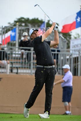 SAN ANTONIO, TX - APRIL 04: Sami Valimaki (FIN) watches his tee shot on 3 during the third round of the Valero Texas Open on April 4, 2026, at the AT&T Oaks Course at TPC San Antonio, San Antonio, Texas. (Photo by Ken Murray Icon Sportswire) GOLF: APR 04 PGA, Golf Herren Valero Texas Open EDITORIAL USE ONLY Icon2604040143