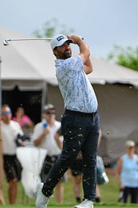 SAN ANTONIO, TX - APRIL 04: John Parry (ENG) watches his tee shot on 3 during the third round of the Valero Texas Open on April 4, 2026, at the AT&T Oaks Course at TPC San Antonio, San Antonio, Texas. (Photo by Ken Murray Icon Sportswire) GOLF: APR 04 PGA, Golf Herren Valero Texas Open EDITORIAL USE ONLY Icon2604040183
