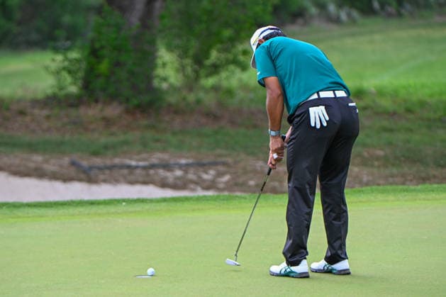 SAN ANTONIO, TX - APRIL 04: Hideki Matsuyama (JPN) sinks his par putt on 8 during the third round of the Valero Texas Open on April 4, 2026, at the AT&T Oaks Course at TPC San Antonio, San Antonio, Texas. (Photo by Ken Murray Icon Sportswire) GOLF: APR 04 PGA, Golf Herren Valero Texas Open EDITORIAL USE ONLY Icon2604040203