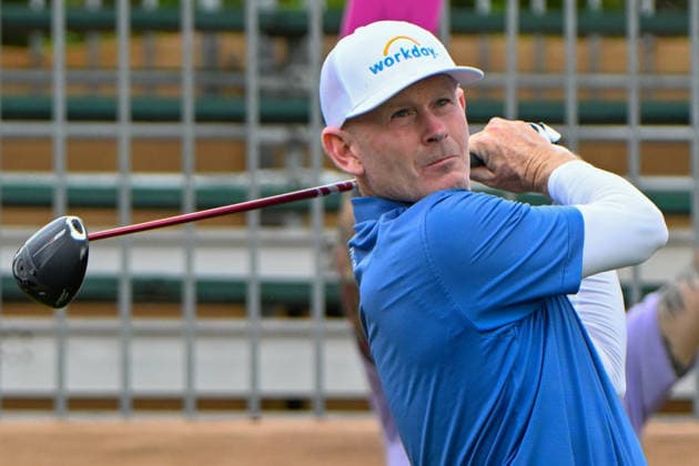 SAN ANTONIO, TX - APRIL 04: Brandt Snedeker (USA) watches his tee shot on 1 during the third round of the Valero Texas Open on April 4, 2026, at the AT&T Oaks Course at TPC San Antonio, San Antonio, Texas. (Photo by Ken Murray Icon Sportswire) GOLF: APR 04 PGA, Golf Herren Valero Texas Open EDITORIAL USE ONLY Icon2604040233