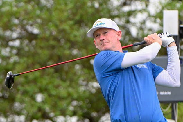 SAN ANTONIO, TX - APRIL 04: Brandt Snedeker (USA) watches his tee shot on 2 during the third round of the Valero Texas Open on April 4, 2026, at the AT&T Oaks Course at TPC San Antonio, San Antonio, Texas. (Photo by Ken Murray Icon Sportswire) GOLF: APR 04 PGA, Golf Herren Valero Texas Open EDITORIAL USE ONLY Icon2604040273