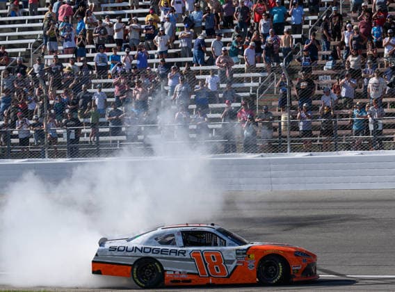 Sport Bilder des Tages #2 April 4, 2026, Rockingham, North Carolina, USA: Joe Gibbs Racing driver WILLIAM SAWALICH (18) wins the NASCAR, Motorsport, USA O Reilly Auto Parts Series North Carolina Education Lottery 250 at Rockingham Speedway, April 4, 2026, Rockingham, North Carolina. This is the second consecutive year of NASCAR racing at Ã’The Rock. Rockingham USA - ZUMAh97_ 20260404_fap_h97_062 Copyright: xTimothyxL.xHalex